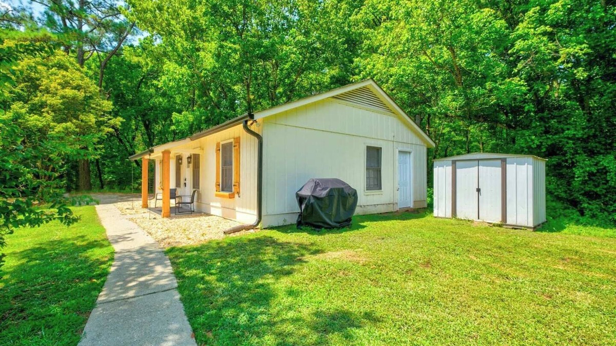 Newnan Villa | Enchanting 2-Bedroom By the Lake