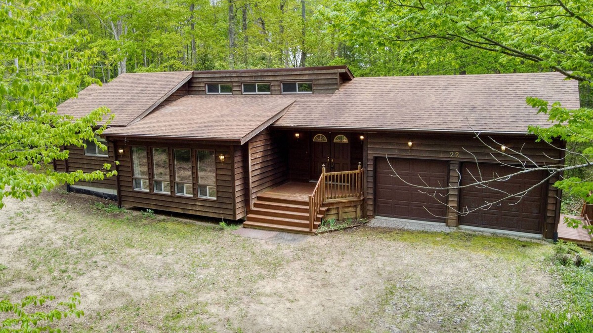 Sauble Beach House | Enchanting 3-Bedroom Cottage Surrounded By Nature Close To The Beach!