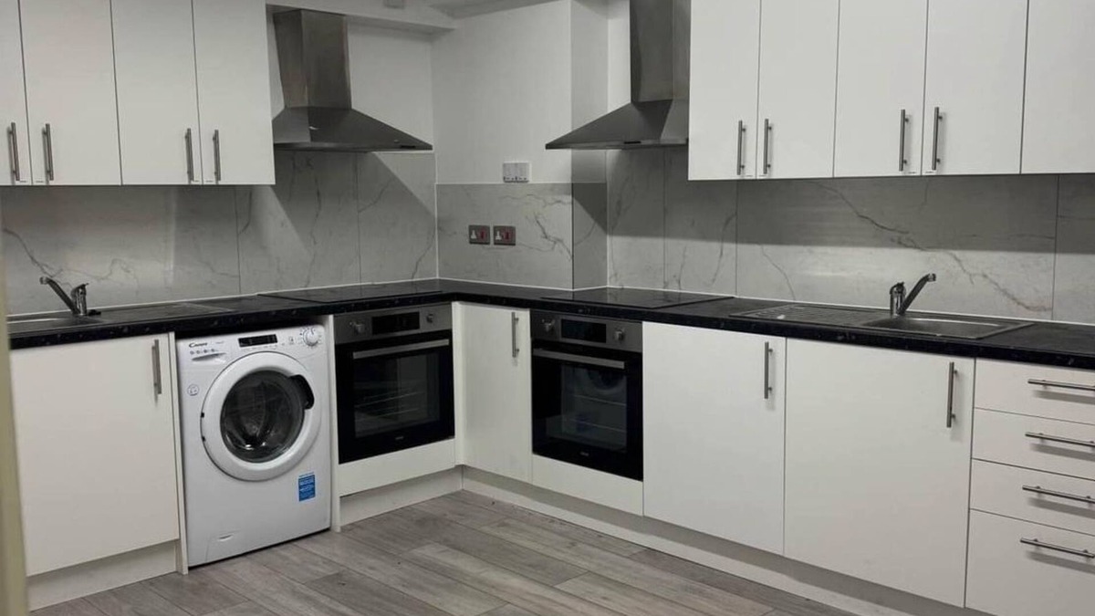 Enfield House | Enchanting 4-Bed House in Enfield