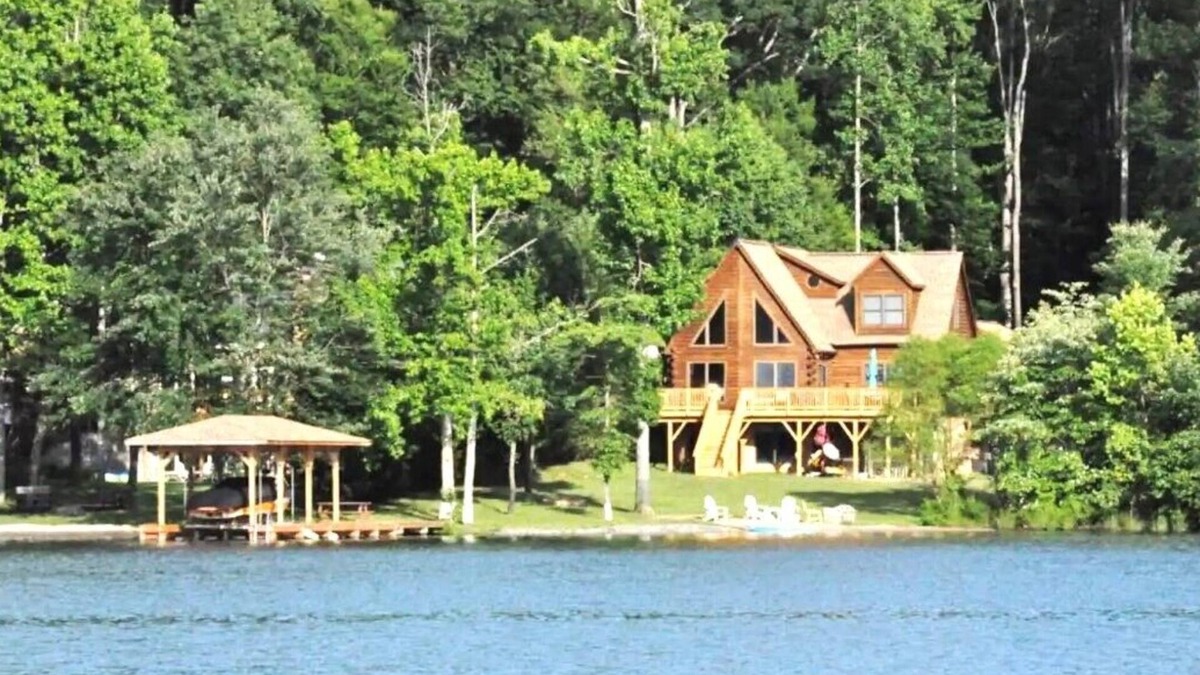Bumpass House | Enchanting 5-Bed/5-Bath Lakefront Log Cabin with Private Cove, Beach & Hot Tub.