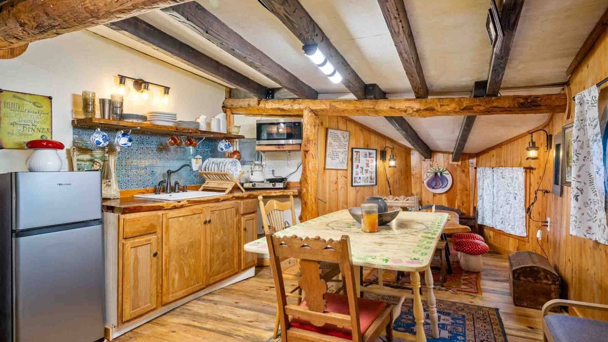 Salem House | Enchanting and Fantastical Hobbit Home, *Pet Friendly*, Steps from Creeks, Pond, and Waterfall