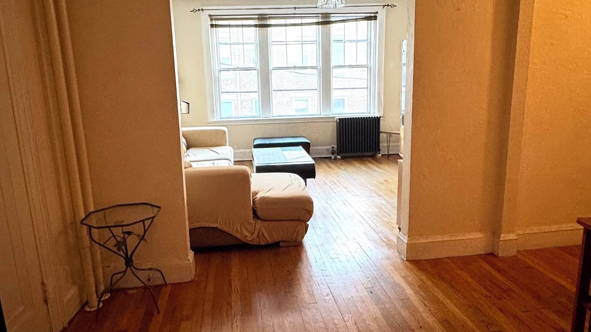 Commonwealth Apartment | Enchanting apartment with WiFi/furnished in vibrant Boston hood on the trains.