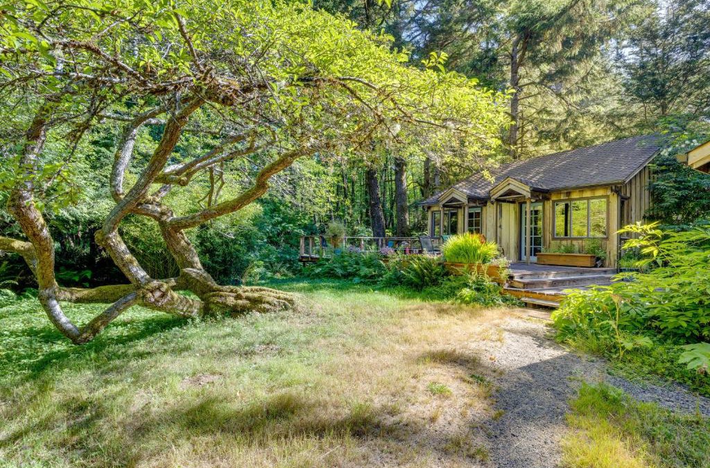 Arch Cape House | Enchanting Arch Cape Retreat with Hot Tub, Fireplace