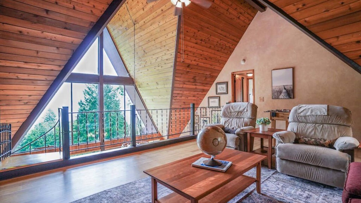 Poulsbo House | Enchanting Bavarian Cabin Retreat, Pet-Friendly