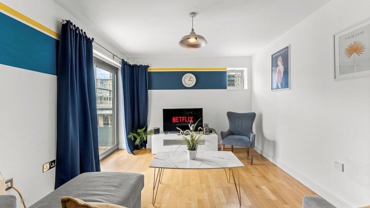 Redcliffe Apartment | Enchanting Bristol Abode -Sleeps 6 with Balcony!