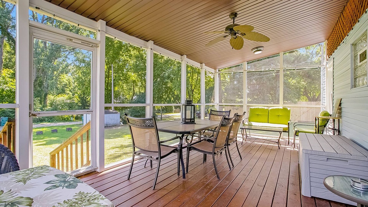 Union Pier Cottage | Enchanting dog-friendly home w/grill, firepit, full kitchen, & washer/dryer