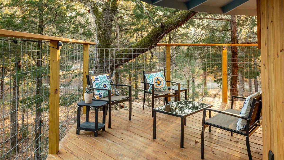 Paige Cabin | Enchanting Dog-Friendly Treehouse- The Elf's Aerie in the Lost Pines Shire