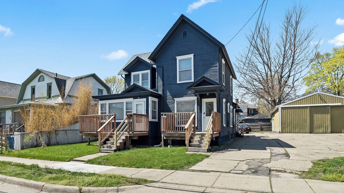 Battle Creek House | Enchanting Duplex: 2 units in 1 - Close to downtown & local attractions