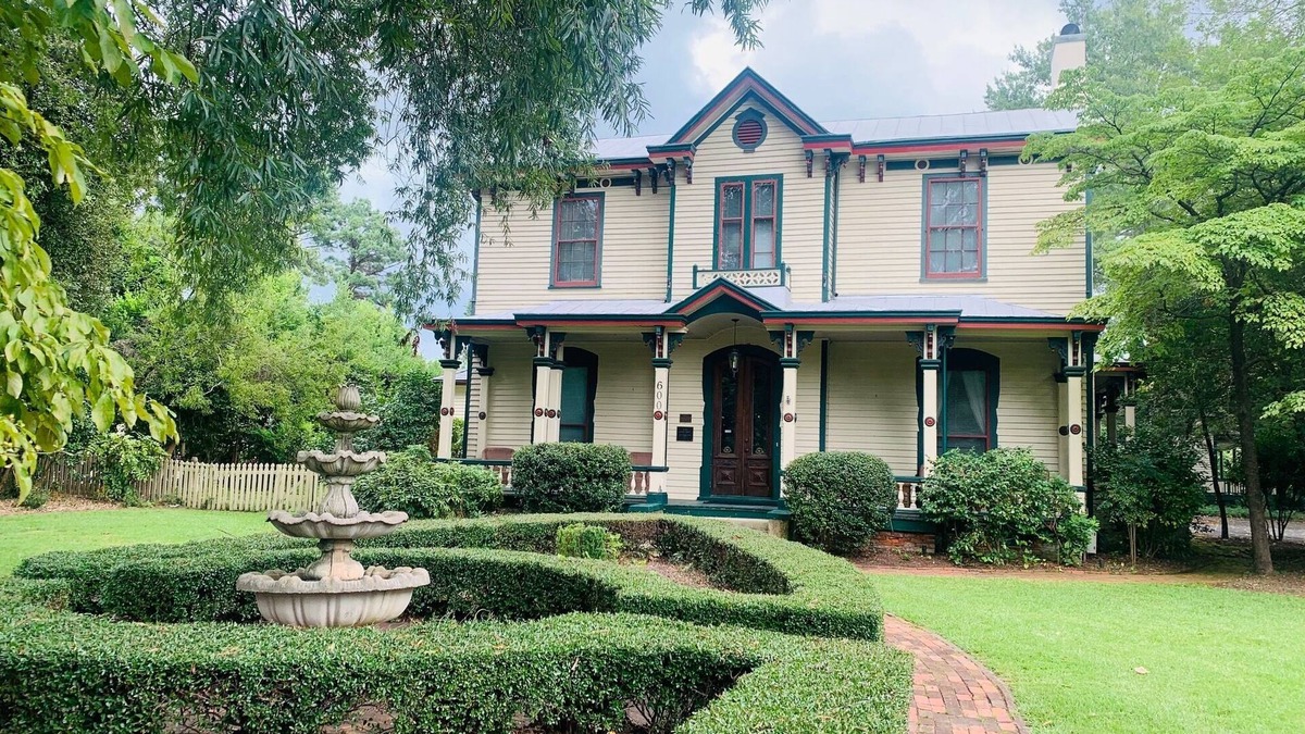Wilson House | Enchanting Estate In the heart of Wilson