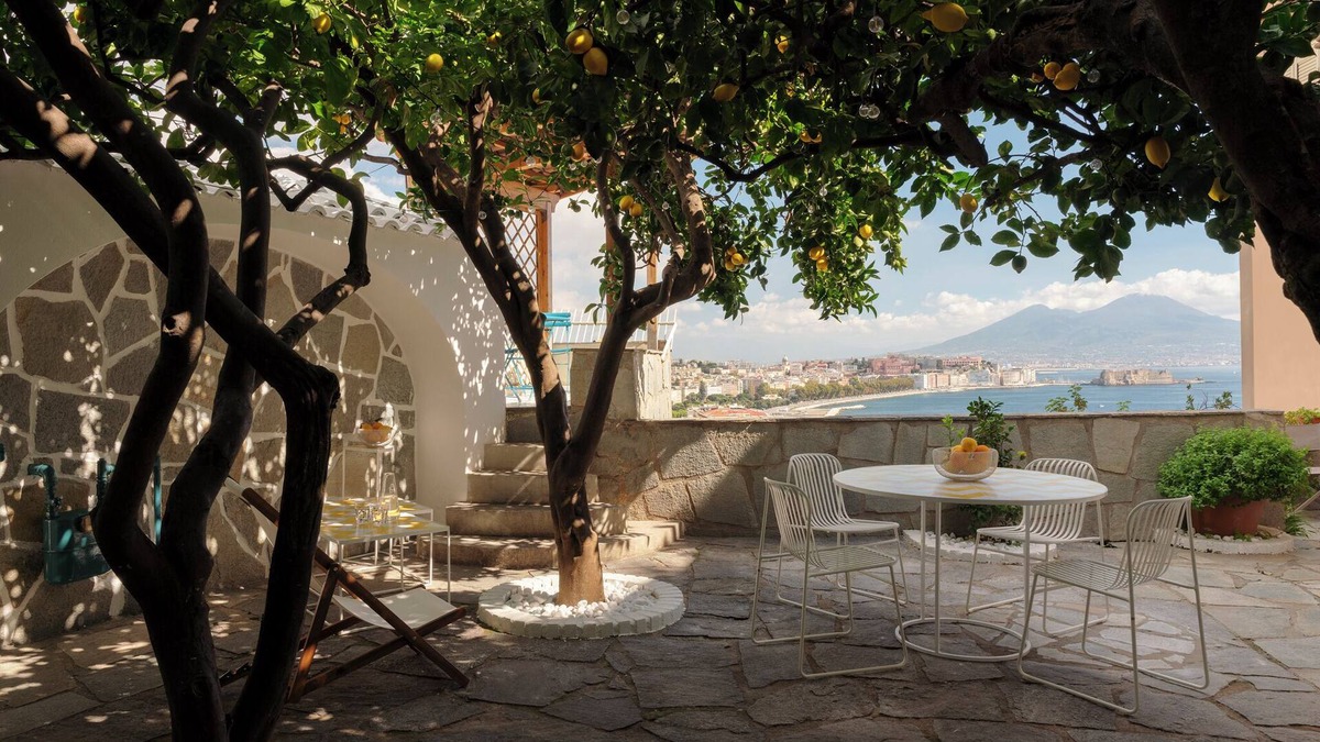 Mergellina House | Enchanting freestanding suite with a fantastic view of the Bay of Naples