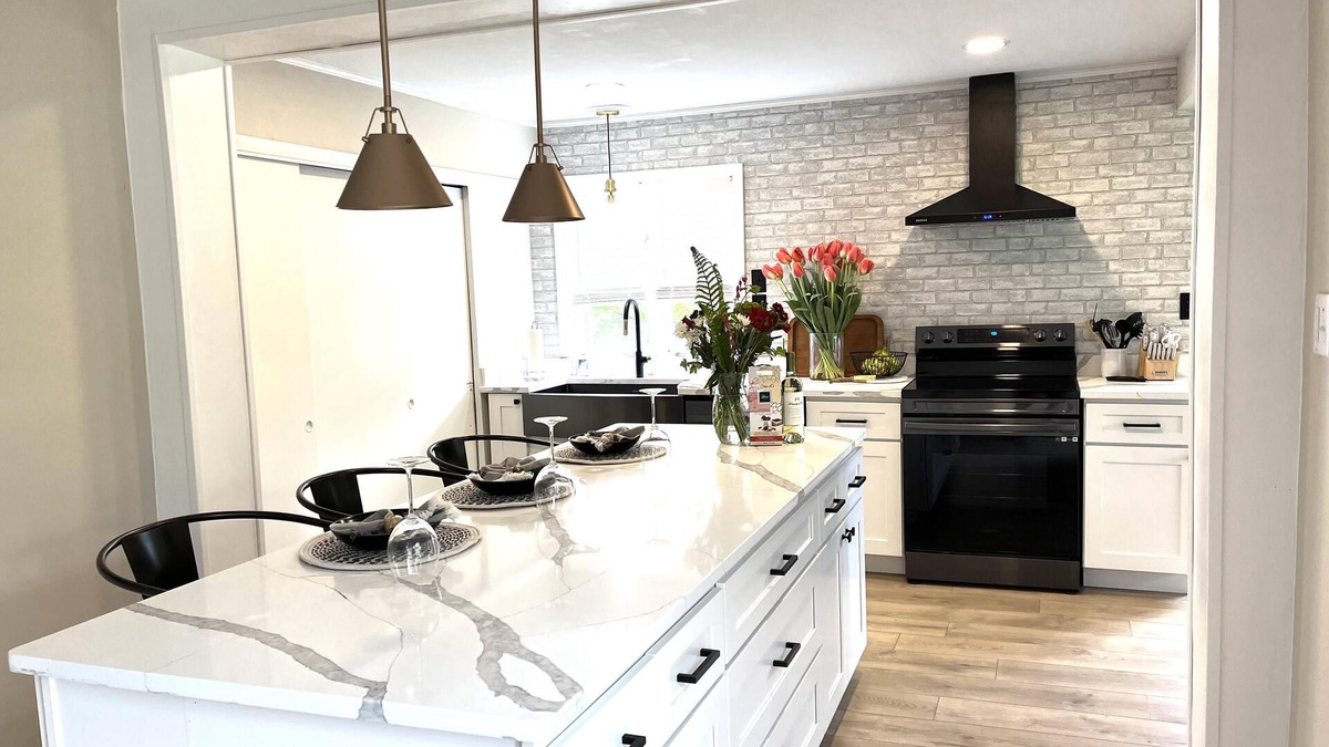 Oreland House | Enchanting Garden home, Cozy yet spacious.