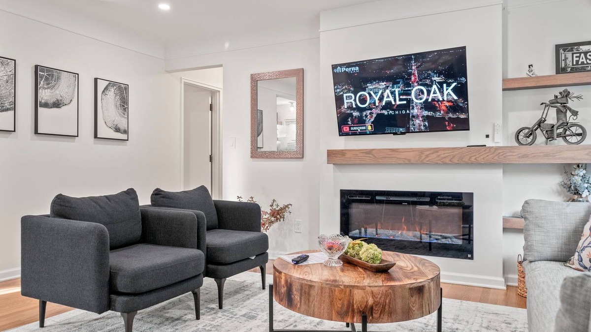 Royal Oak House | Enchanting Getaway - King Bed/Kids Nook/Gazebo