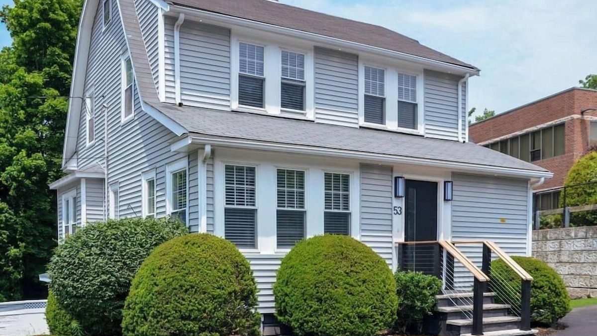 Stoneham House | Enchanting Hidden Door Escape