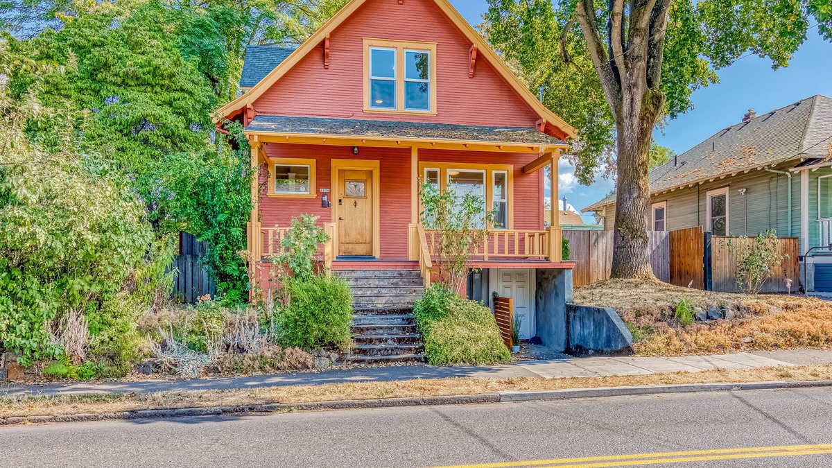 Alberta Arts District House | Enchanting home with full kitchen, AC, & washer/dryer