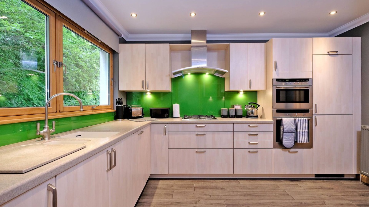 Cults Apartment | Enchanting Home with Furnished Balcony in Cults, Scotland