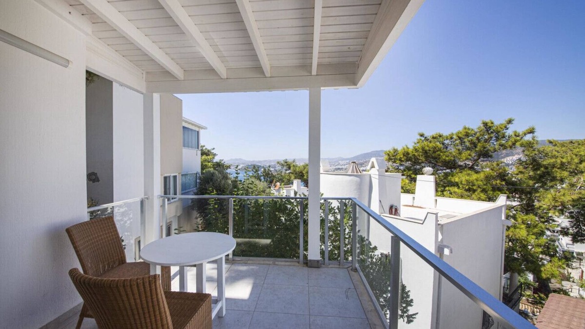 Bodrum City Center Villa | Enchanting House with Backyard in Bodrum