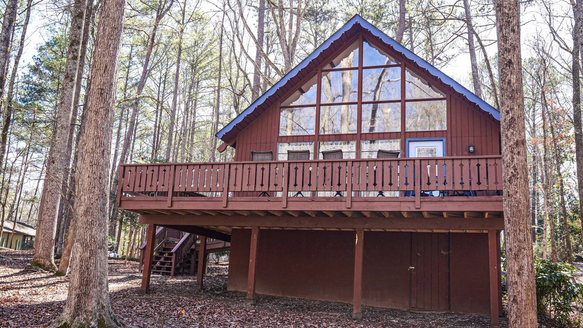 Pine Mountain Cabin | Enchanting Lake View chalet with ramp access