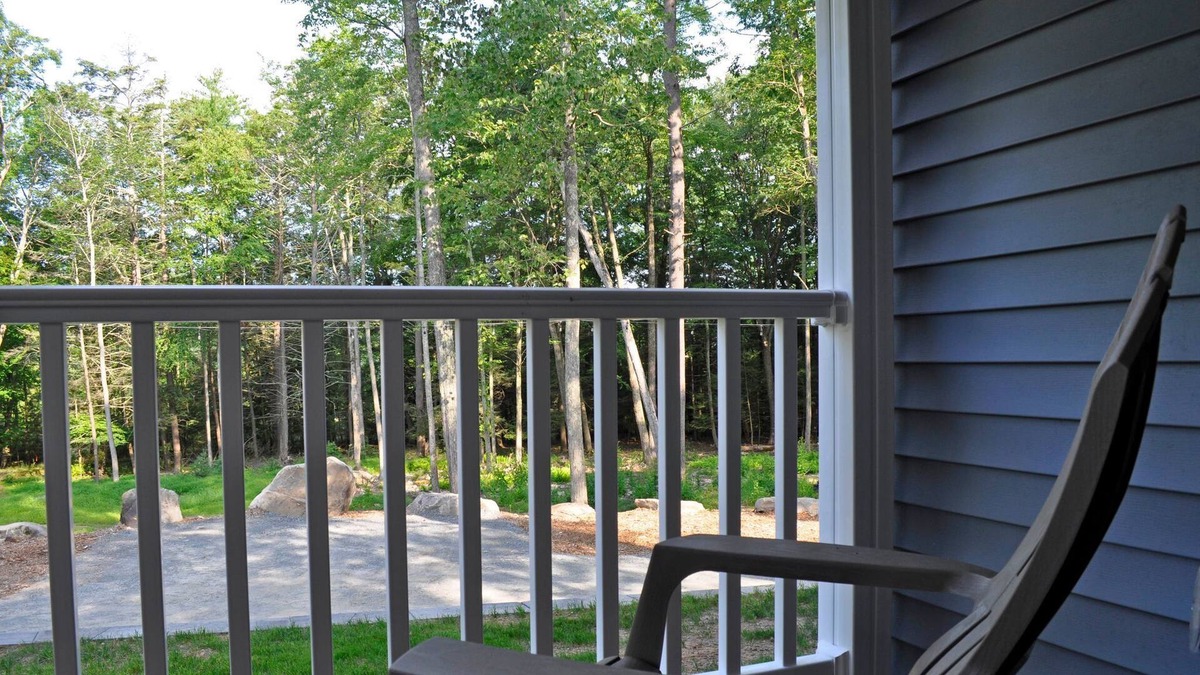 Tafton Cabin | Enchanting Lakeside One Bedroom Cabin