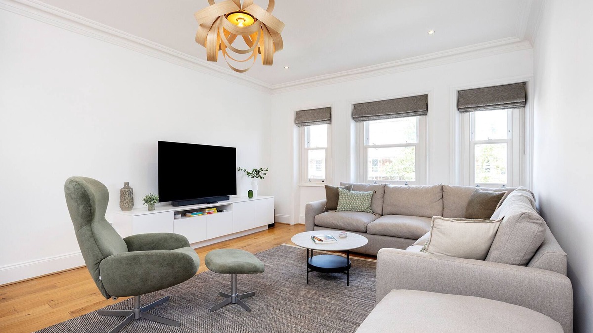 Belsize Apartment | Enchanting Light, by Veeve