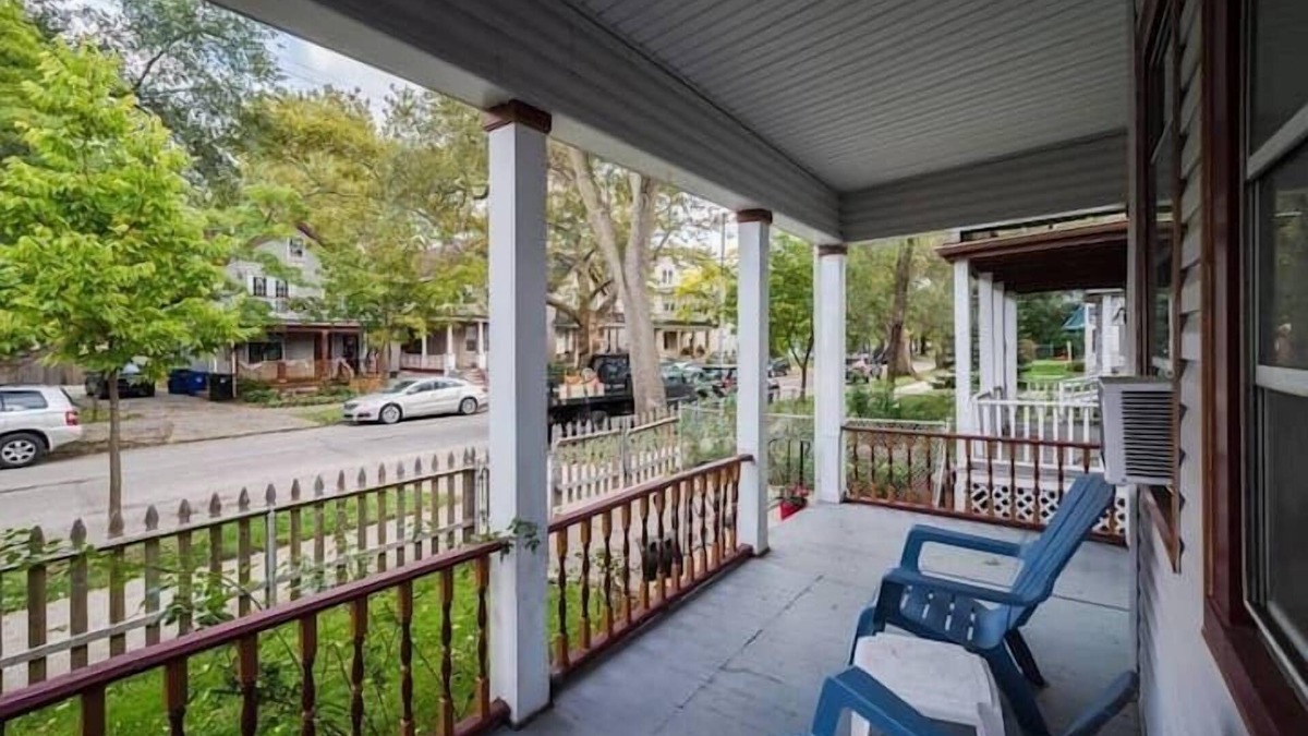 Avon Lake House | Enchanting Lower-Unit Duplex