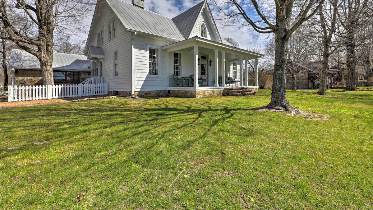Monteagle Cottage | Enchanting Monteagle Retreat w/ Enclosed Patio!