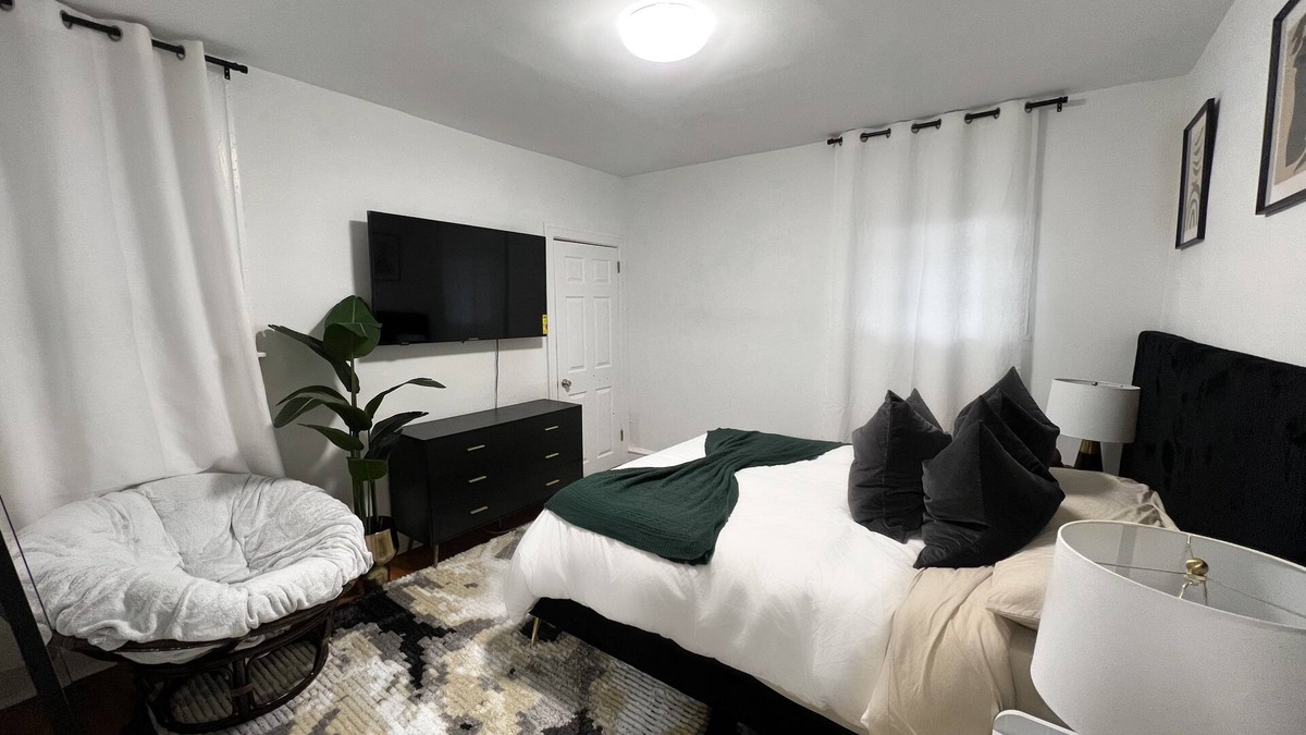 Wynnefield House | Enchanting Oasis in Philadelphia: Cozy 1BR Haven: Relax & Enjoy!