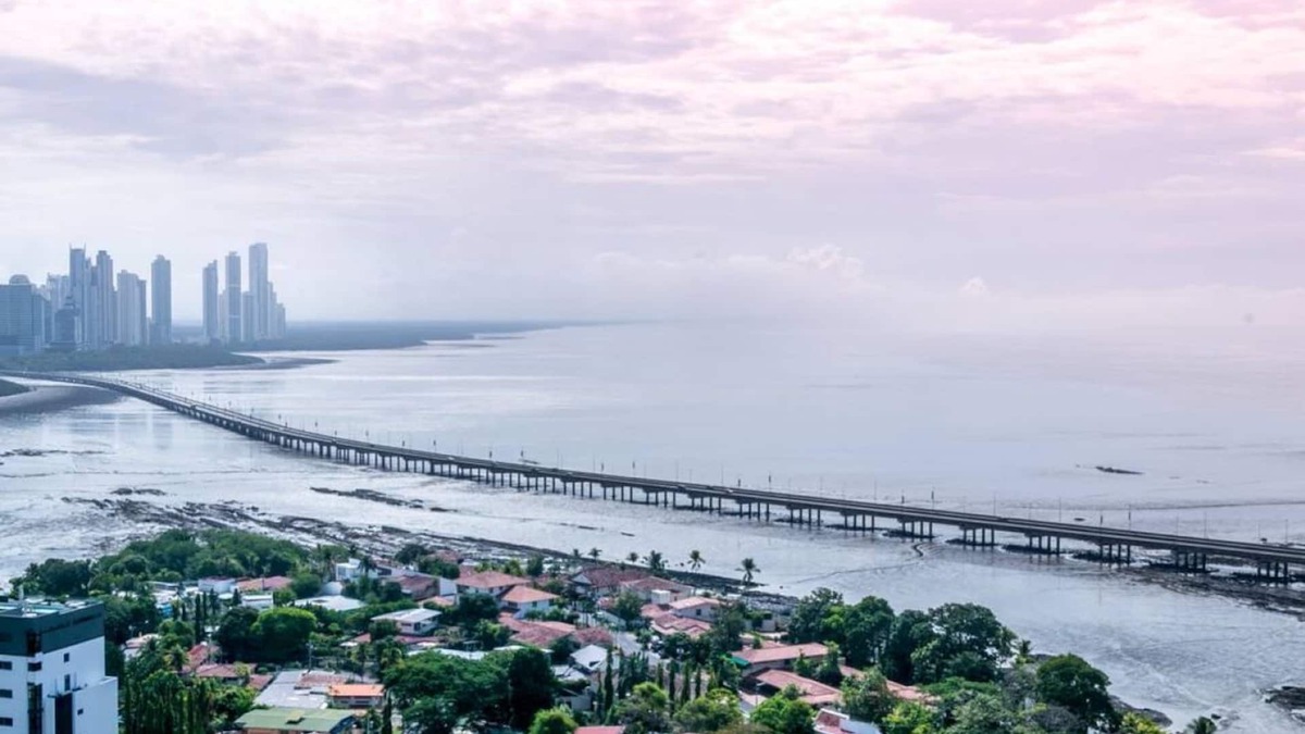 Tumba Vieja House | Enchanting Ocean View | PH Boutique Quartier del Mar