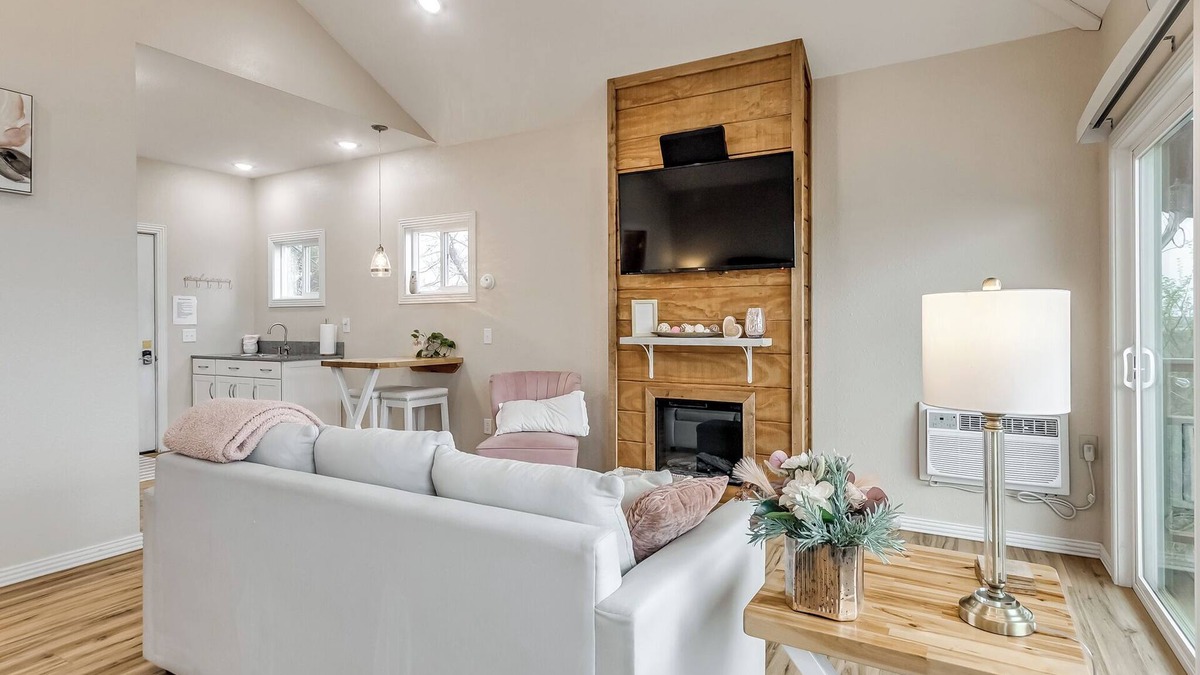 Longtown Cabin | Enchanting Private Treetop Hideaway-Memory Maker-Lakeview-Jacuzzi Tub