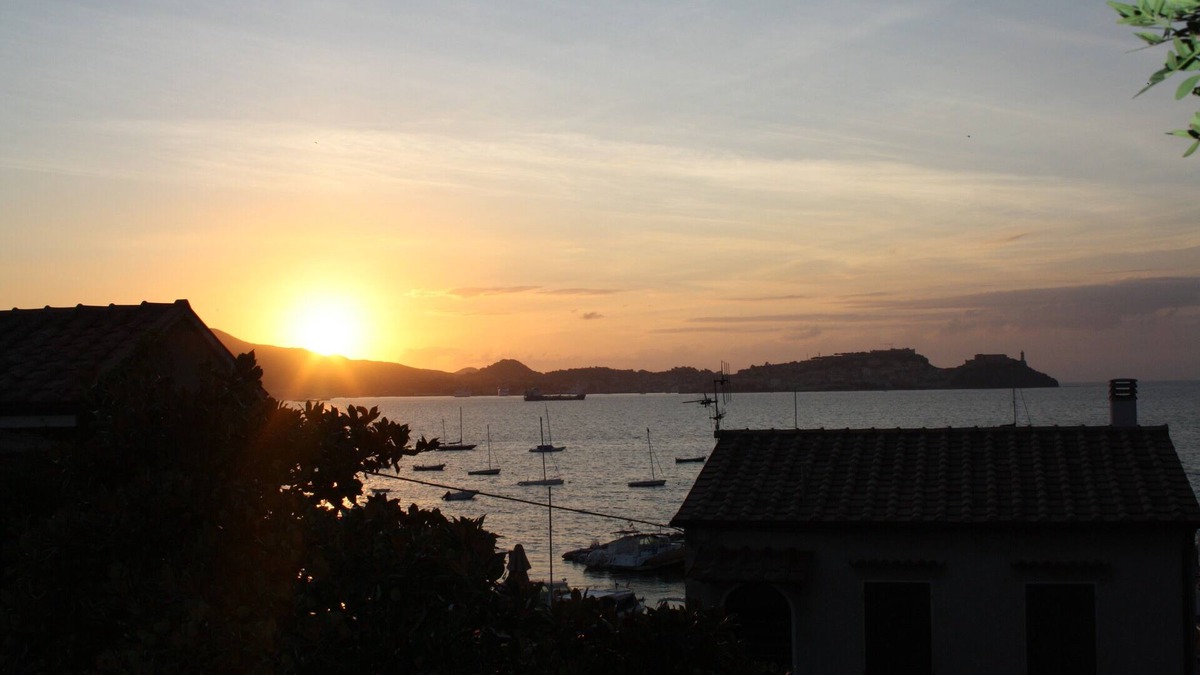 Magazzini House | Enchanting sea view apartment with large terrace