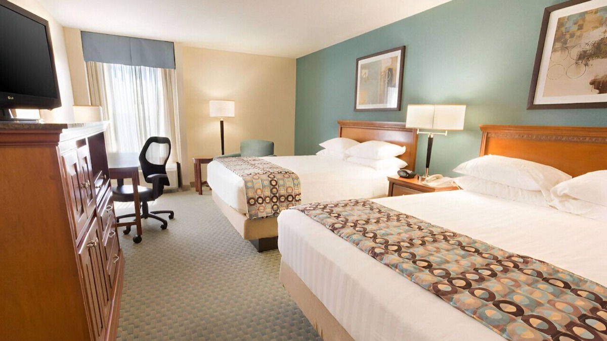 Homewood House | Enchanting & Stunning Queen Room! W/ Free WiFi