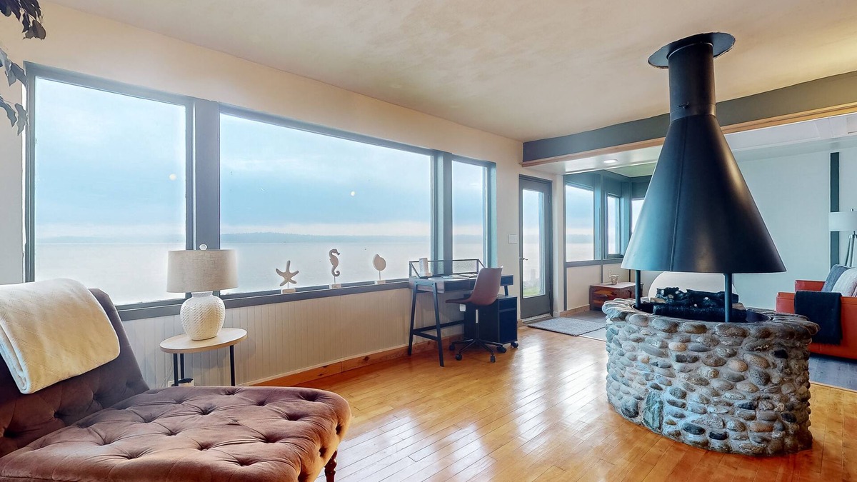 Vashon Island House | Enchanting & tranquil waterfront escape with patio, fire pit, & amazing views