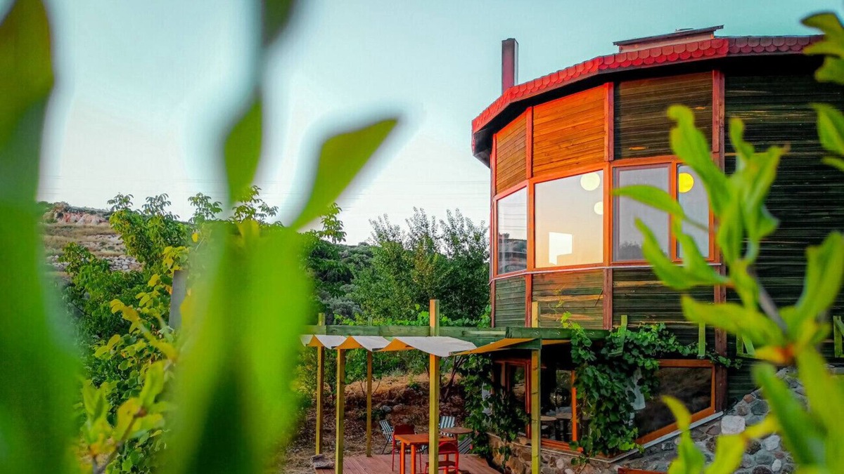 Karaburun Villa | Enchanting Unique House with Garden in Karaburun