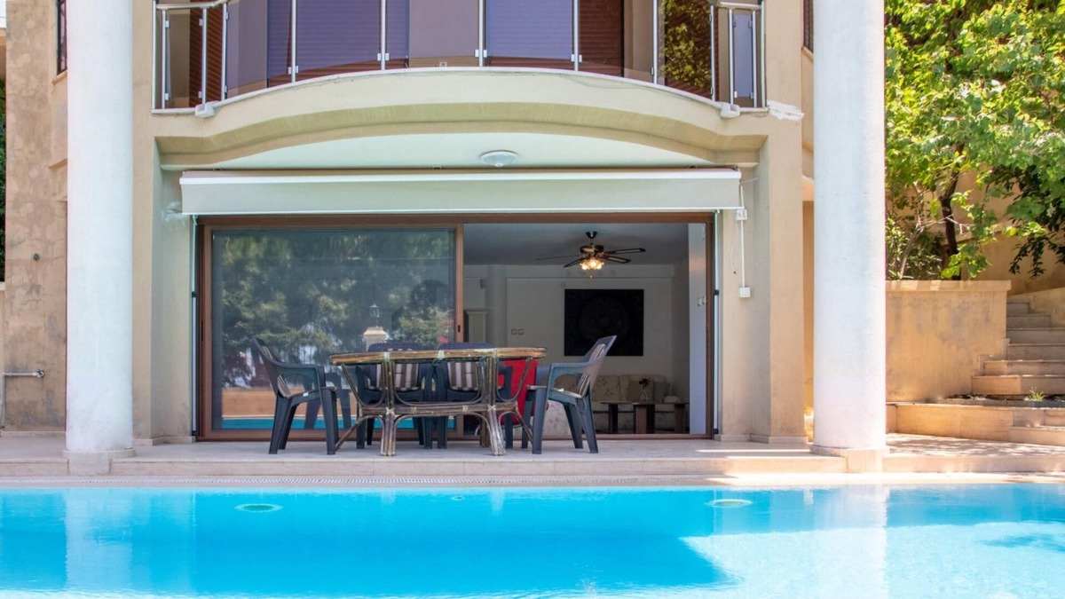 Cesme Villa | Enchanting Villa with Backyard in Cesme near Beach