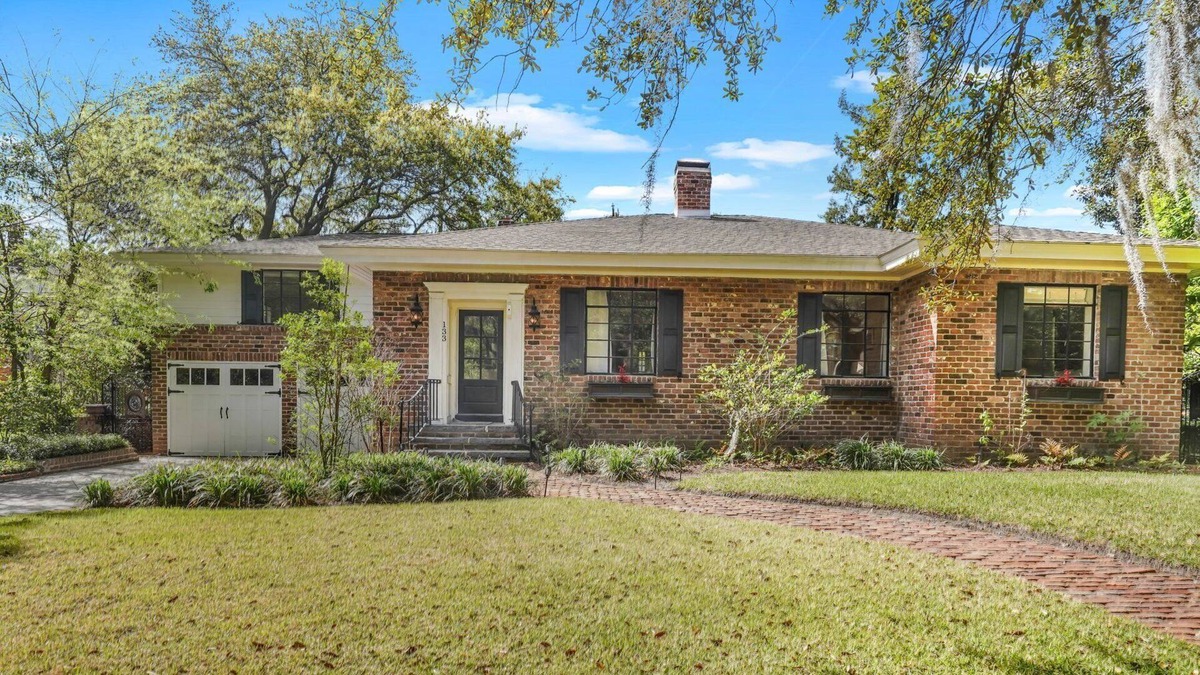 Midtown House | Enchanting Washington Ave Retreat w/ Parking and Yard by Lucky Savannah