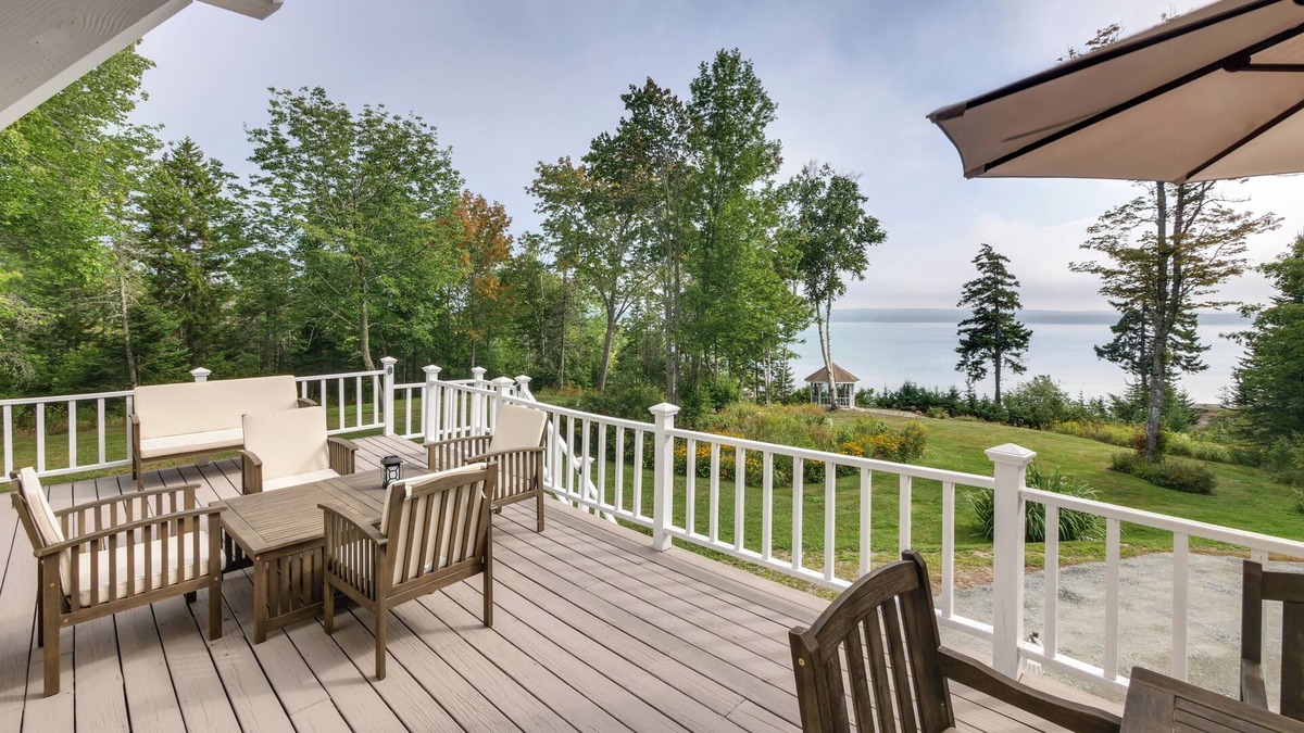 Sorrento House | Enchanting Waterfront Sorrento Home w/Deck!