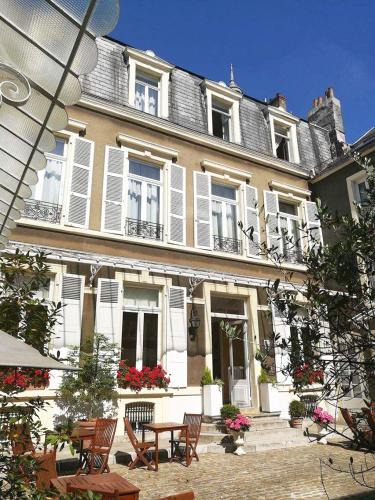 Ville Haute Bed & Breakfast | Enclos de l'Evêché