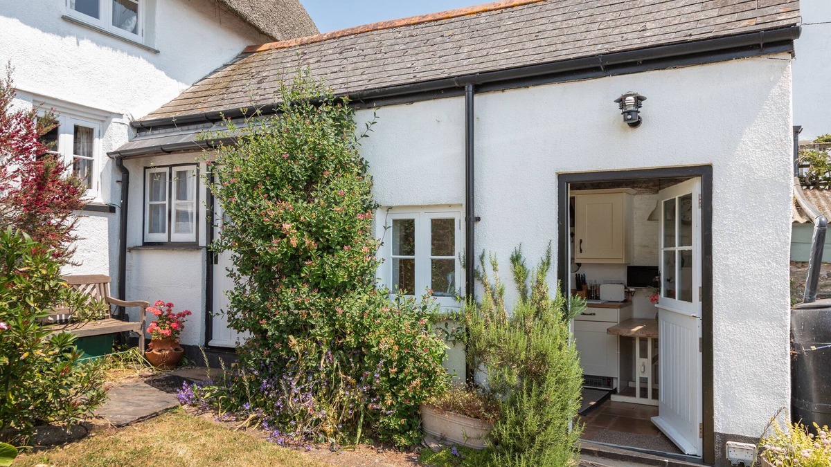 Malborough Cottage | END COTTAGE, character holiday cottage, with open fire in Malborough