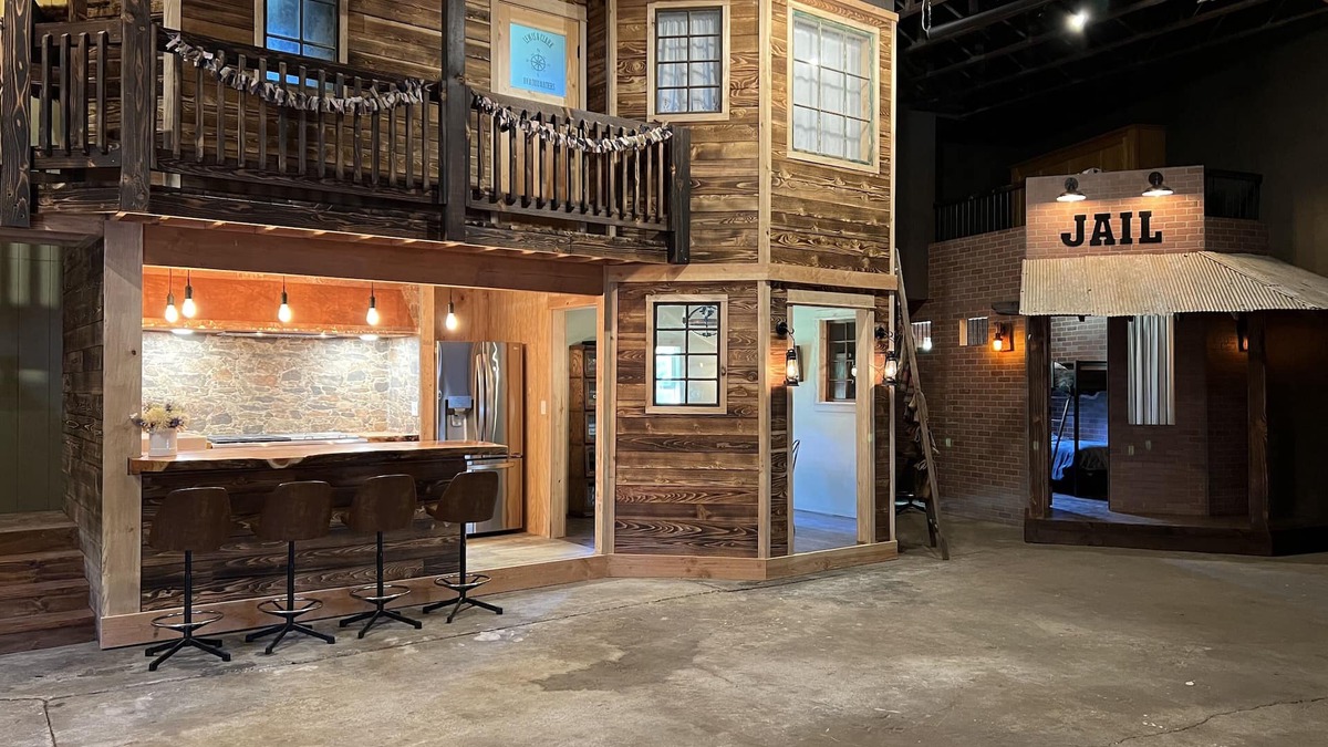 Carver House | End of the Oregon Trail Experience