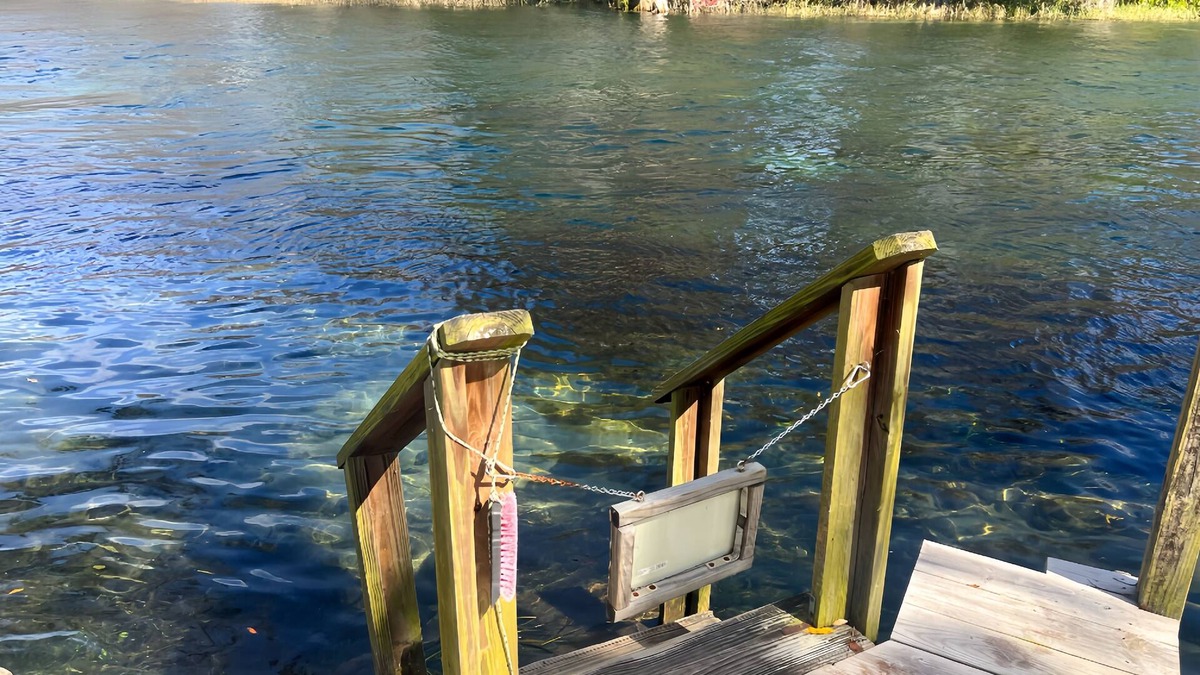 Dunnellon Cabin | End of the Rainbow Retreat!3-Bed Home on Rainbow River: Kayaks, Games, and more!