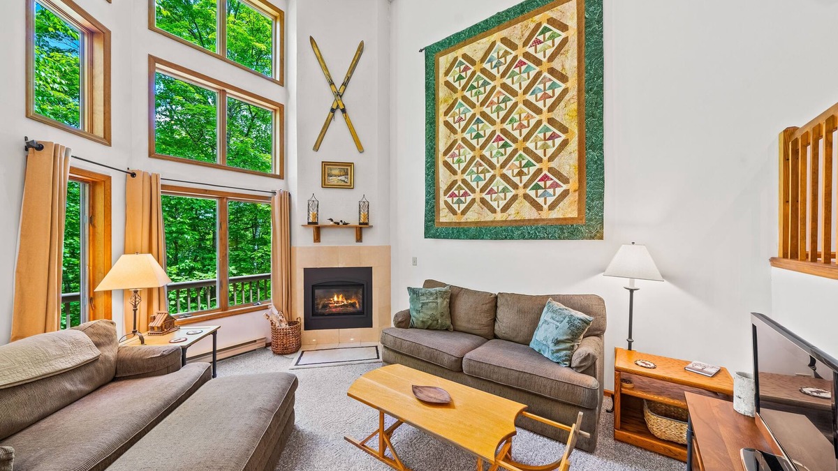 North Creek House | End-unit townhome near skiing and golf with deck, gas fireplace, & washer/dryer