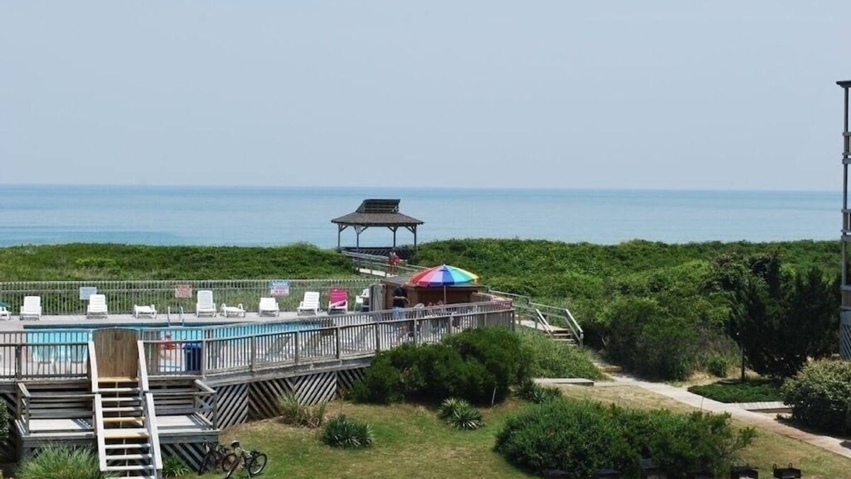Duck Condo | End unit with wonderful ocean views!