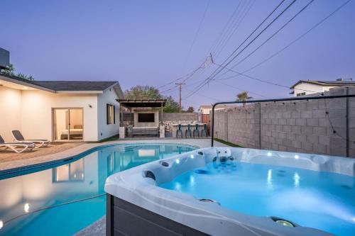 Scottsdale Estates Ten House | Endless entertainment and 1.5 miles from Old Town stay at Sunbaked Terrace