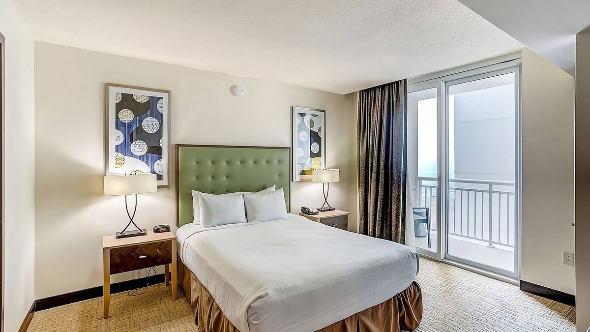 Northeast Virginia Beach Hotel | Endless Fun at Your Doorstep! Swimming Pool, Full Kitchen, Ocean View!