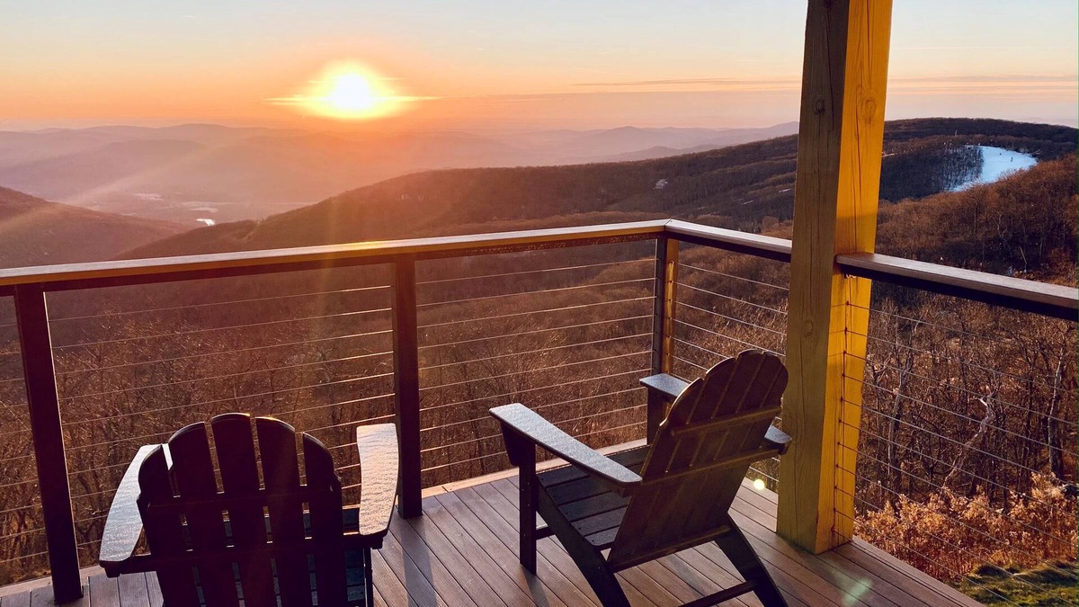 Nellysford Condo | Endless Mountain Top Views from All The Way Up!
