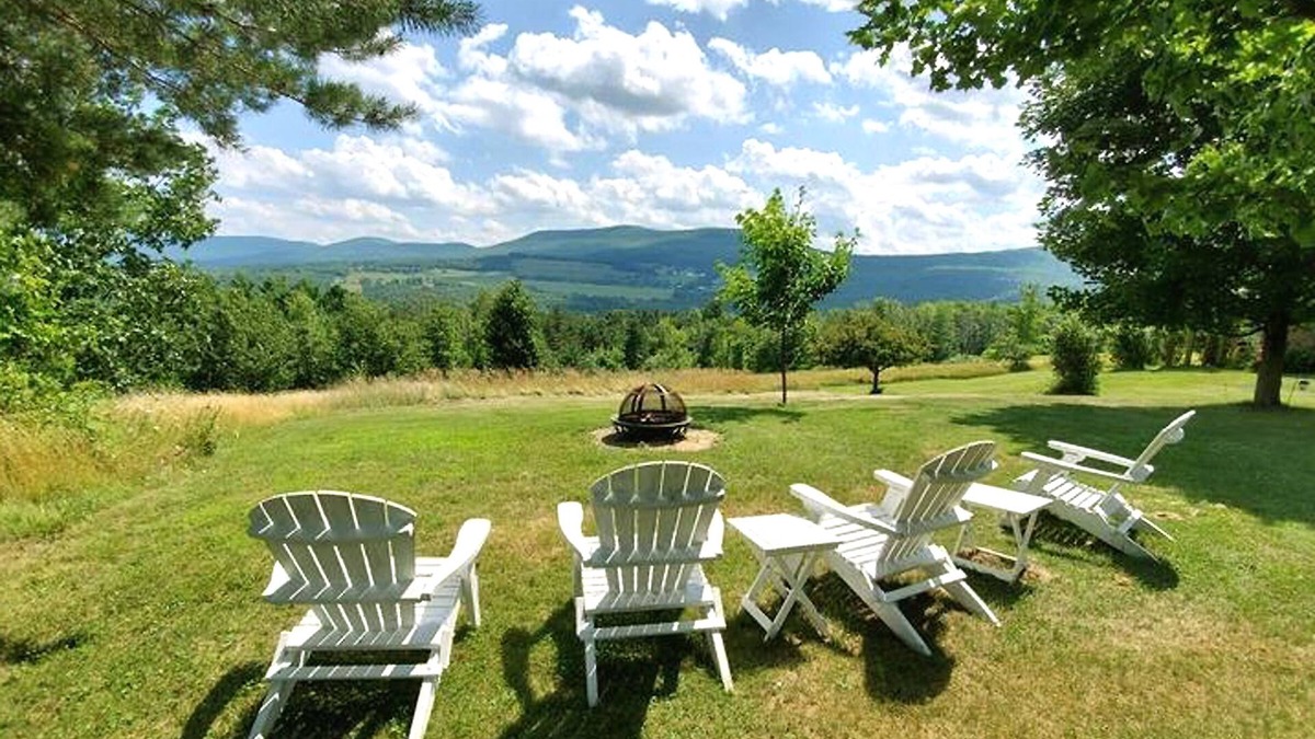 Durham House | Endless Mountain Views & Outdoor Hot Tub. 8 miles to downtown Windham & Skiing!