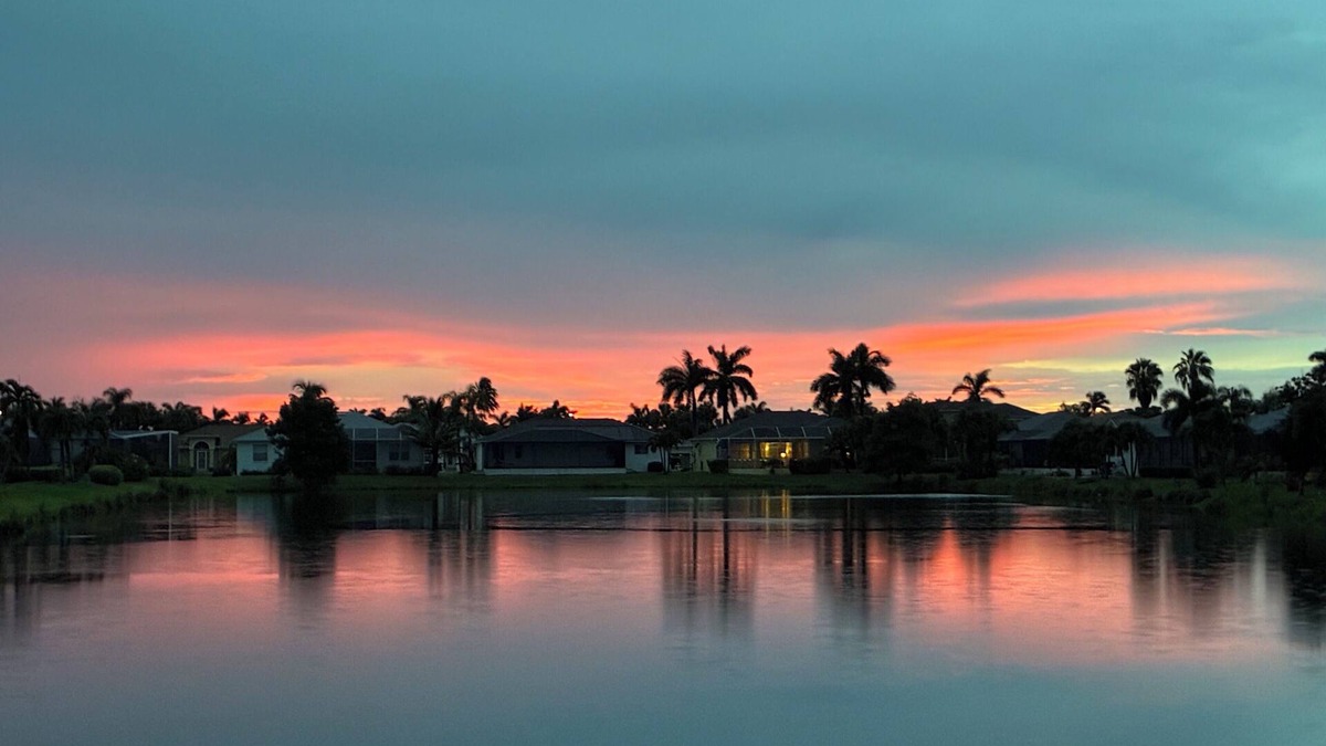Biggar House | Endless Summer, Gorgeous Sunsets! Spacious Lakefront 4/3 with pool and spa!