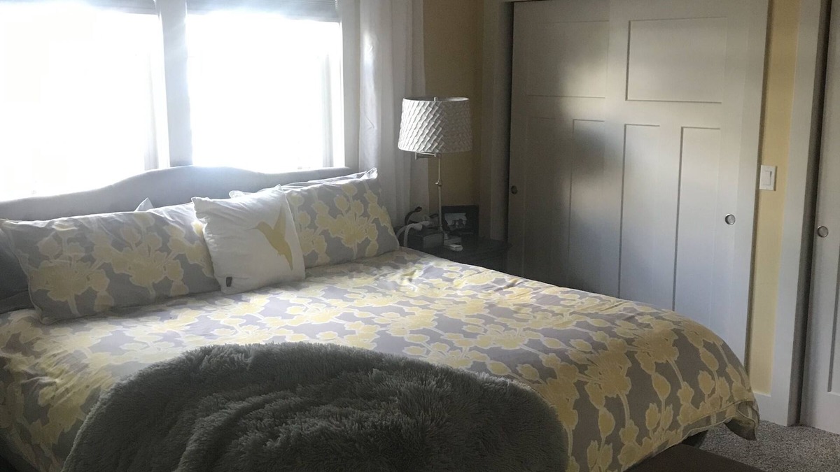Polson Cabin | Endless Sunsets & Huge Gravel Beach & Remodeled Cottage/Cabin