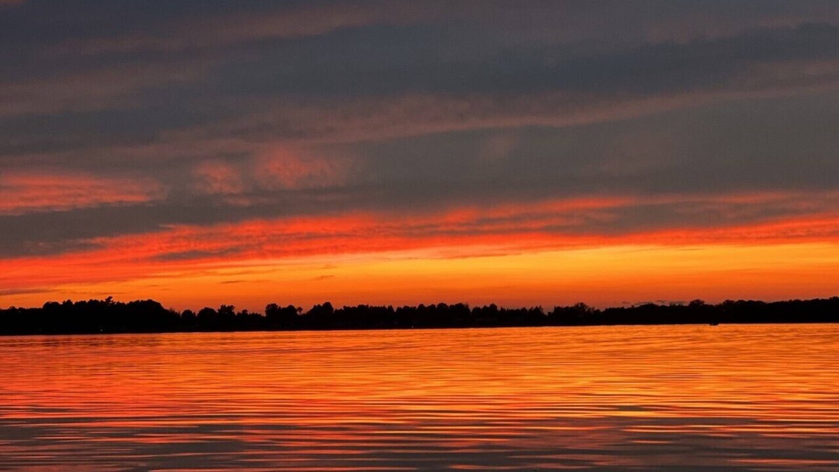 Grand Isle House | Endless Sunsets - Lake Front Retreat in the "Gut" on Lake Champlain