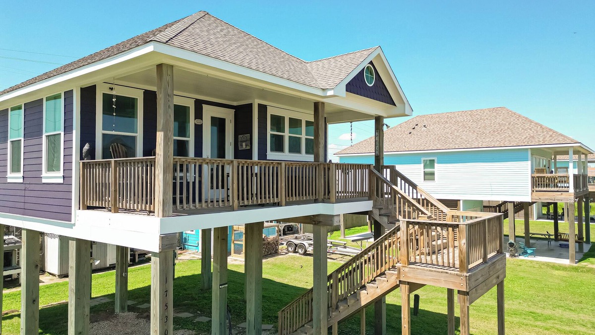 Gulf Palms House | Endless Views! Steps to the Beach! Beautiful beach house sleeps 6!
