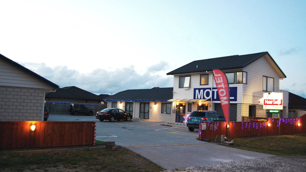 Papamoa Beach Hotel | Energy Motor Lodge